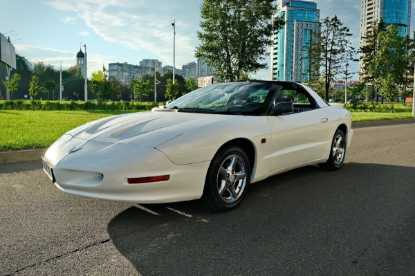 Показываем два редких Pontiac Firebird, которые есть в Беларуси