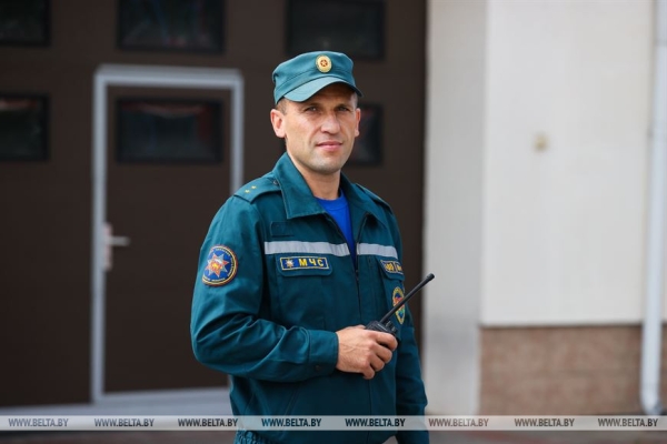 Тяжело в учении - легко в спасении. Сотрудники МЧС в Бресте показали, как проходят их тренировки