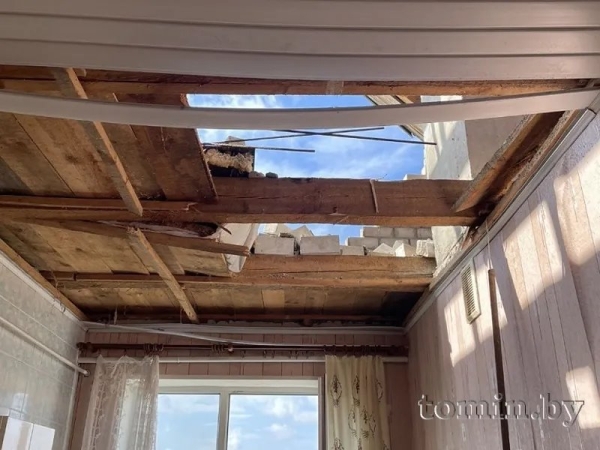 В Брестском районе гроза обесточила 14 населенных пунктов, с трех домов сорвало крыши В Брестском районе гроза обесточила 14 населенных пунктов, с трех домов сорвало крыши