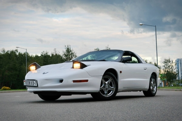 Показываем два редких Pontiac Firebird, которые есть в Беларуси