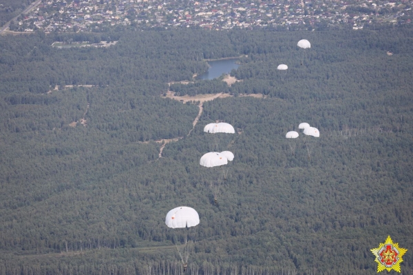 На базе 38-й Брестской отдельной десантно-штурмовой бригады проходит пятидневный сбор с офицерами-выпускниками