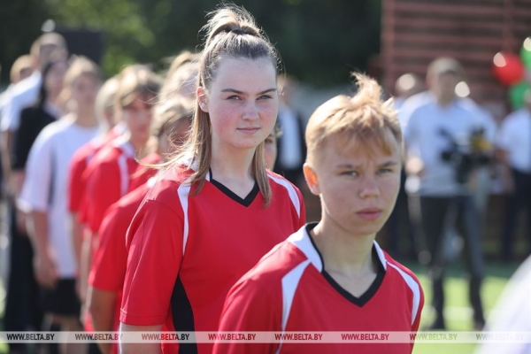 Заинтересовать спортом и найти таланты. Площадку для игры в мини-футбол открыли в Городище Барановичского района