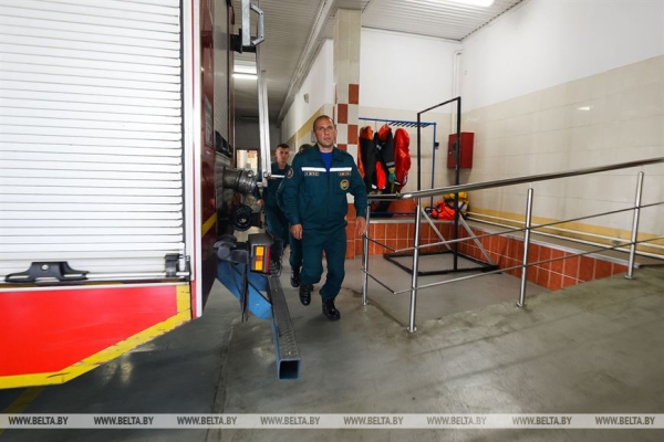 Тяжело в учении - легко в спасении. Сотрудники МЧС в Бресте показали, как проходят их тренировки