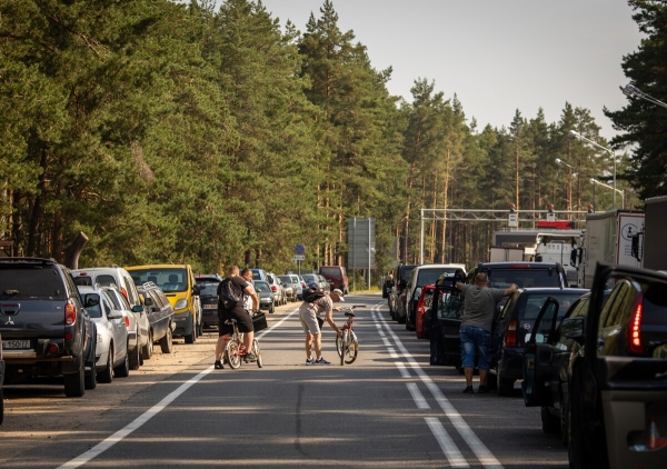 «Наши пожилые водители почти все в разводе». Пообщались с дальнобойщиками на белорусско-литовской границе