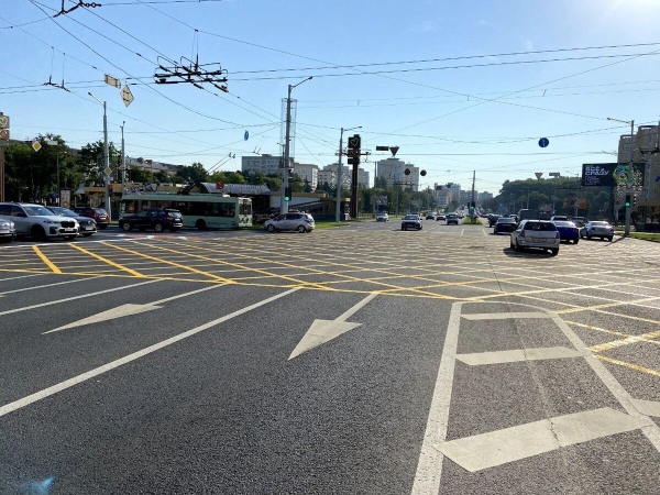 «Вафельную» разметку нанесли ещё в одном месте в Минске. Как правильно её проезжать? «Вафельную» разметку нанесли ещё в одном месте в Минске. Как правильно её проезжать?