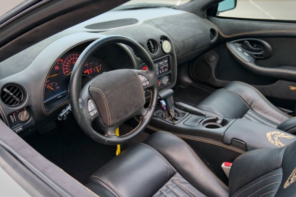 Показываем два редких Pontiac Firebird, которые есть в Беларуси