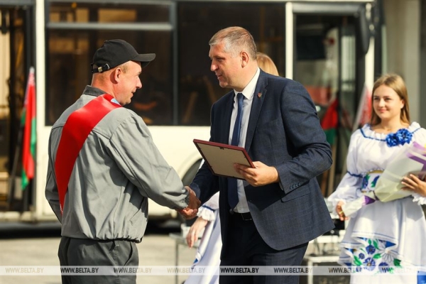 Первого в Брестской области водителя-пятитысячника чествовали в Каменецком районе Первого в Брестской области водителя-пятитысячника чествовали в Каменецком районе