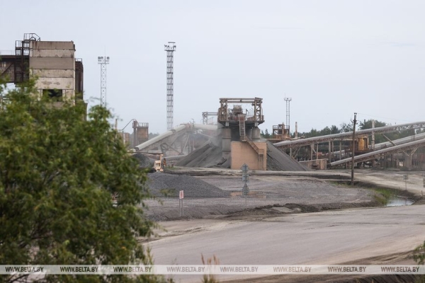 Более 15 млн. тонн гранитного щебня в год добывается РУПП «Гранит» в карьере Микашевичей. Фоторепортаж