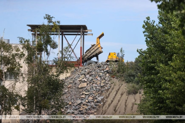 Более 15 млн. тонн гранитного щебня в год добывается РУПП «Гранит» в карьере Микашевичей. Фоторепортаж