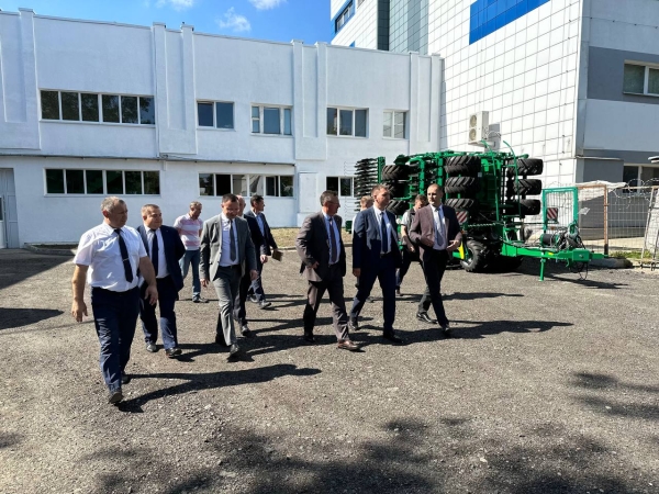 Заместитель министра промышленности Беларуси Александр Ефимов посетил Брест Заместитель министра промышленности Беларуси Александр Ефимов посетил Брест