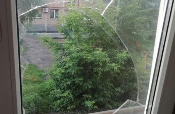 В Брестской области 20-летний парень разбил стеклопакет в подъезде. Как его наказали?