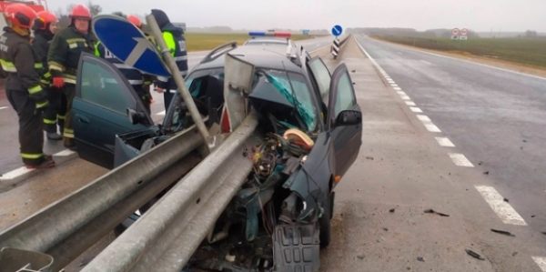 «Это не отбойник, это шампур»: что говорят белорусы о страшной аварии на трассе М6. Другие случаи и как решить проблему? «Это не отбойник, это шампур»: что говорят белорусы о страшной аварии на трассе М6. Другие случаи и как решить проблему?