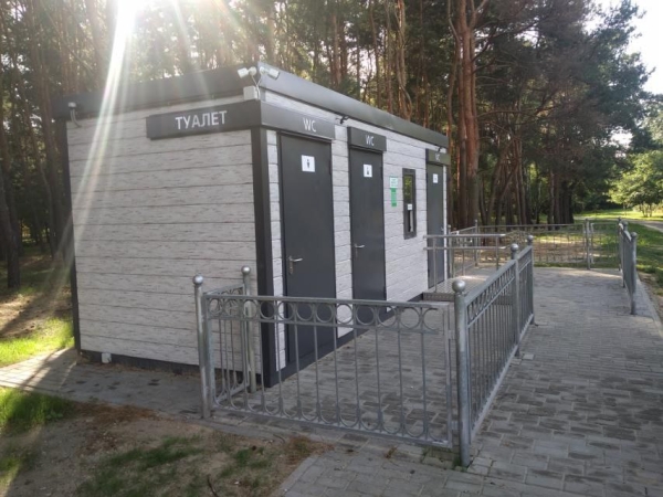 В Бресте в парке воинов-интернационалистов установили туалет В Бресте в парке воинов-интернационалистов установили туалет