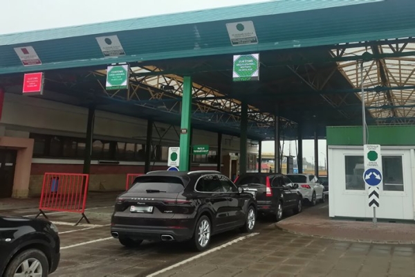 Ввозил и продавал авто из Европы, растаможивая через льготников. Что теперь грозит?