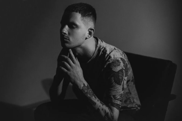 Жил в притоне и сдавал бутылки: как сирота вырвался из замкнутого круга