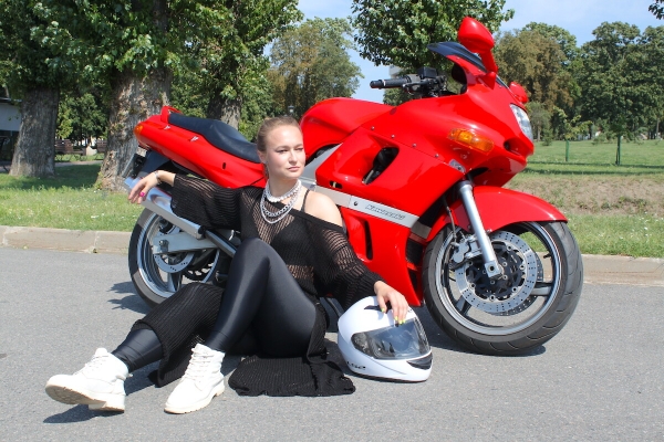 «Kawasaki разгоняется до 250 км/ч, но я с такой скоростью не езжу». Пообщались с создателем необычного Парка валунов в Бресте