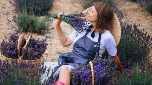 «До сих пор говорят: лучше бы картошку посадила». Как белоруска создала бизнес, выращивая лаванду