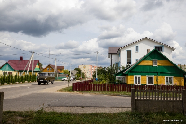 «Сосед-атомщик получил 7000 рублей». Чем живет Островец, который обогнал Минск по средней зарплате «Сосед-атомщик получил 7000 рублей». Чем живет Островец, который обогнал Минск по средней зарплате