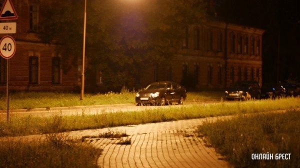 Сколько фонарей нужно во дворе дома? Сколько фонарей нужно во дворе дома?