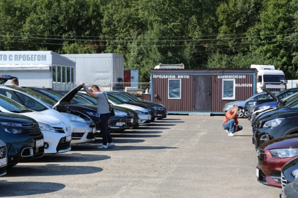 Белорусы стали больше покупать «бэушку» в кредит. Что выбирают и сколько платят?