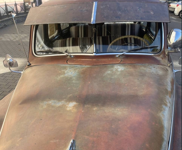 С DeSoto, на котором посидела девушка, пропала большая вмятина. Но владелец настаивает на суде