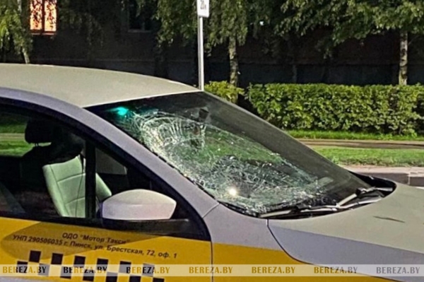 Водитель такси сбил девушку на переходе в Березе