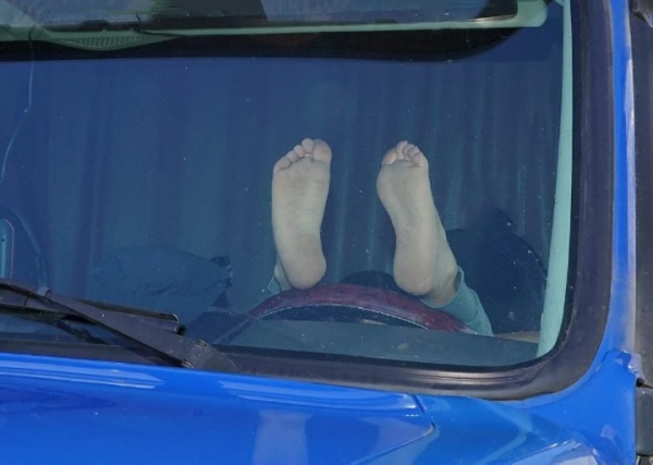 Белорус уснул в кабине фуры посреди автобана в Германии Белорус уснул в кабине фуры посреди автобана в Германии