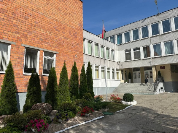 Глава Бреста побывал в школе, в которой учился сам и встретился с первой учительницей Глава Бреста побывал в школе, в которой учился сам и встретился с первой учительницей