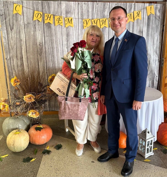 Глава Бреста побывал в школе, в которой учился сам и встретился с первой учительницей Глава Бреста побывал в школе, в которой учился сам и встретился с первой учительницей