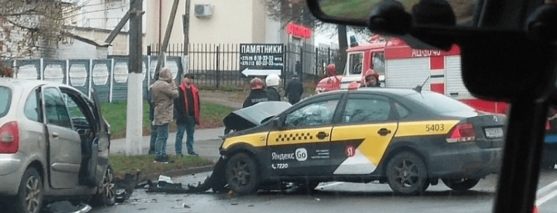 На улице Ленинградской в Витебске произошло ДТП с участием Яндекс.Такси
На улице Ленинградской в Витебске произошло ДТП с участием Яндекс.Такси