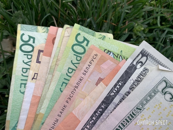 Доллар дорожает после праздников. Свежие курсы