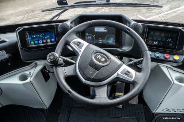 Первый белорусский электрогрузовик испытывают в работе. Как он выглядит