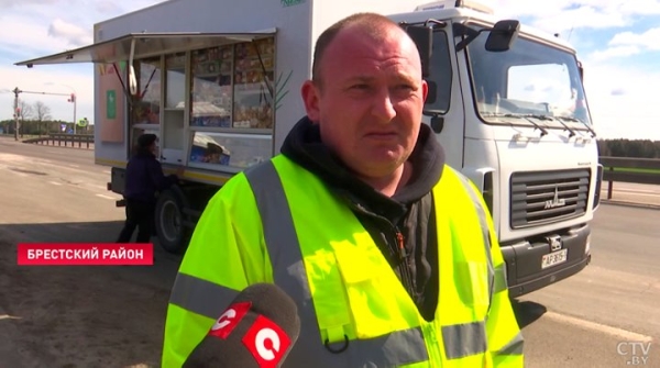 30-километровая очередь на границе: под Брестом организовали торговлю питанием для водителей 30-километровая очередь на границе: под Брестом организовали торговлю питанием для водителей