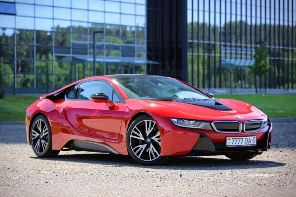 22-летний парень из Жодино купил BMW i8 за $100 тысяч — доволен?