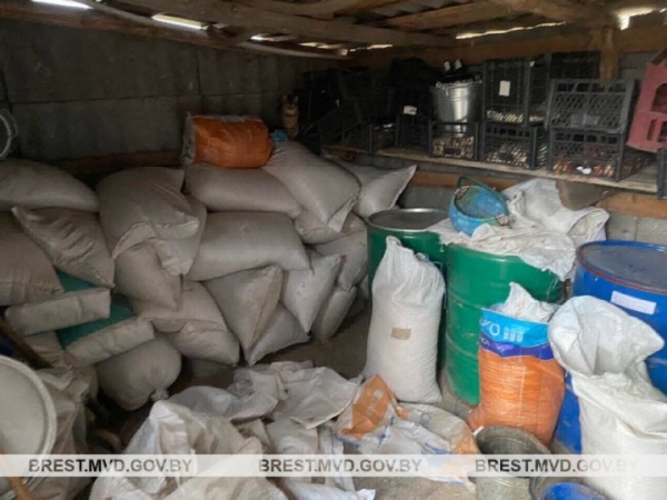 У тракториста в Брестской области милиция нашла окрашенное топливо. Сколько литров?