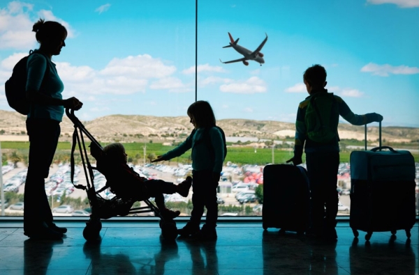 «Хочу выехать за границу с ребенком, а муж против» Нотариус объяснил, когда мнение второй стороны не учитывается