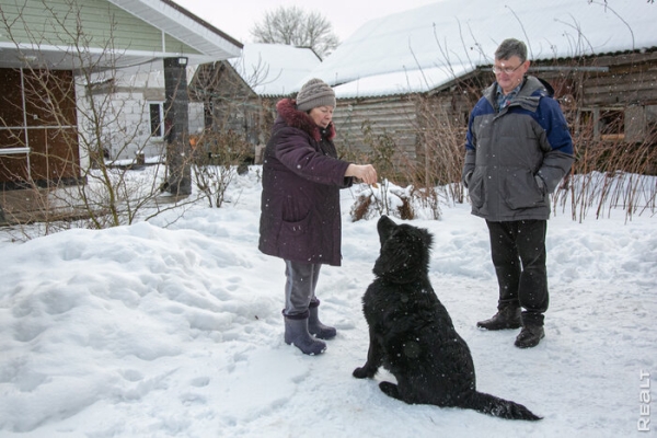 «Летом здесь гул — как на аэродроме». Семья переехала из столицы в старый дом в глухой деревне — и не жалеет