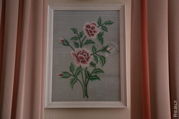 «Летом здесь гул — как на аэродроме». Семья переехала из столицы в старый дом в глухой деревне — и не жалеет