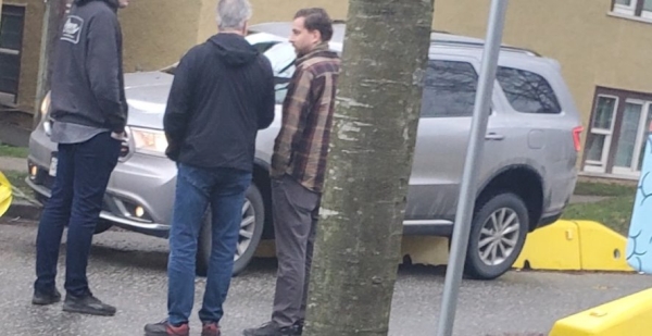 Как вам идея? В Канаде придумали «медленные улицы» и бетонные ограничители, на которых уже повисают автомобили Как вам идея? В Канаде придумали «медленные улицы» и бетонные ограничители, на которых уже повисают автомобили