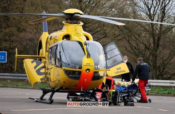 В Германии загорелся и взорвался грузовик с водителем из Беларуси. Его экстренно увезли на вертолете В Германии загорелся и взорвался грузовик с водителем из Беларуси. Его экстренно увезли на вертолете