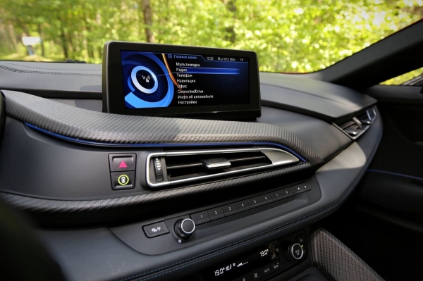 22-летний парень из Жодино купил BMW i8 за $100 тысяч — доволен?