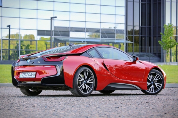 22-летний парень из Жодино купил BMW i8 за $100 тысяч — доволен?