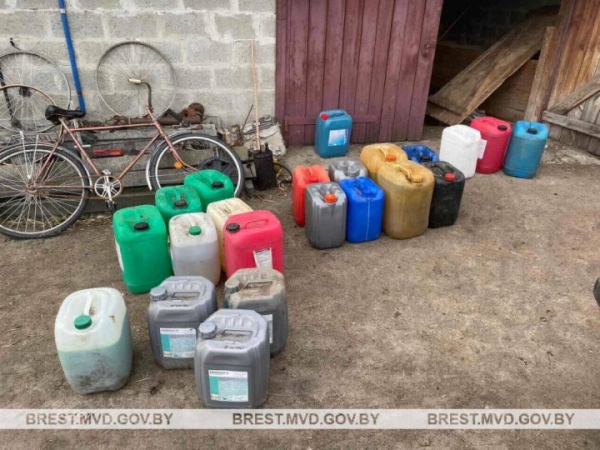 У тракториста в Брестской области милиция нашла окрашенное топливо. Сколько литров?