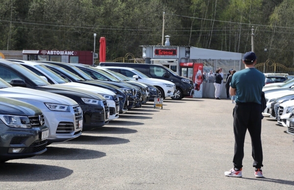 Размер зарплаты — имеет значение? Сколько нужно зарабатывать, чтобы растаможить по льготе Tesla за 50 тысяч евро