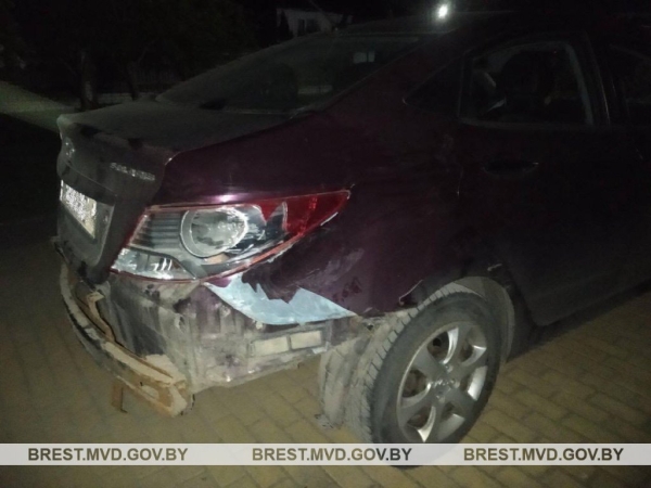 В Ивацевичах столкнулись легковой автомобиль и мотоцикл. Кто виноват? В Ивацевичах столкнулись легковой автомобиль и мотоцикл. Кто виноват?